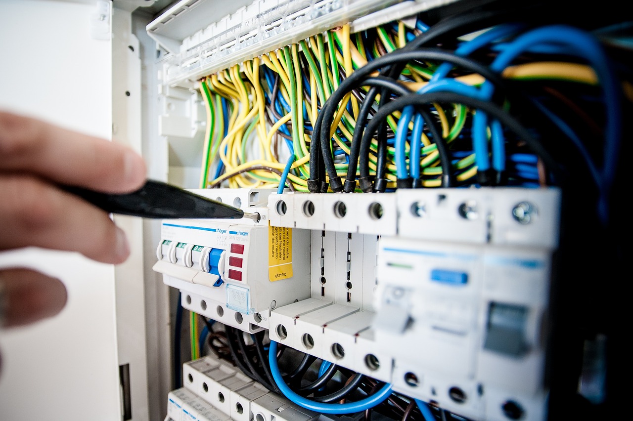 Von der Handwerkskammer Köln öffentlich bestellter und vereidigter Sachverständiger für das Elektrotechniker-Handwerk Von der Handwerkskammer Köln öffentlich bestellter und vereidigter Sachverständiger für das Elektrotechniker-Handwerk